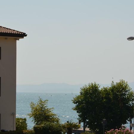 Trilocale Palazzo Garda Apartment Garda  Exterior foto