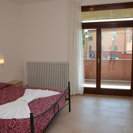 Trilocale Palazzo Garda Apartment Garda  Exterior foto