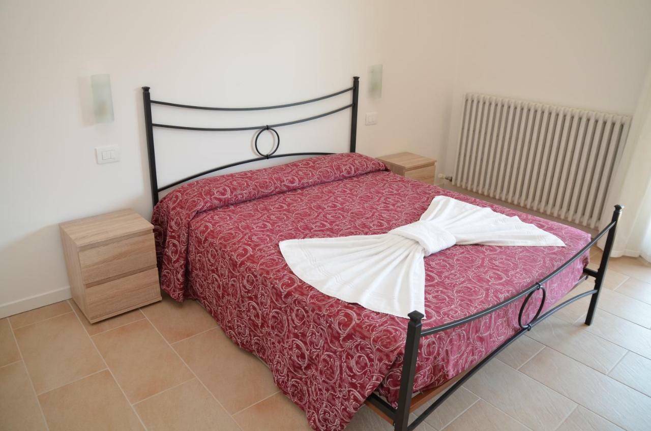 Trilocale Palazzo Garda Apartment Garda  Exterior foto