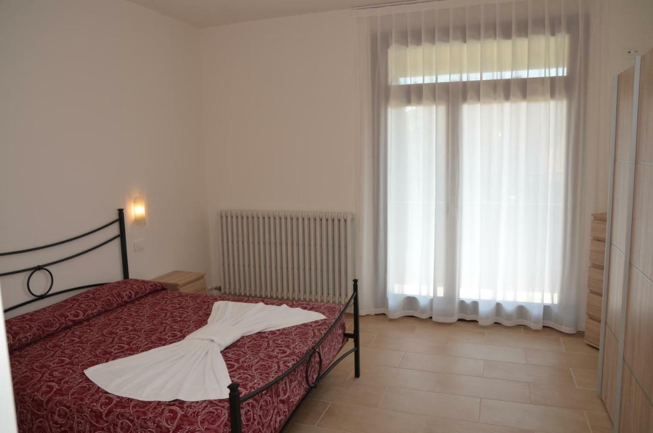 Trilocale Palazzo Garda Apartment Garda  Exterior foto